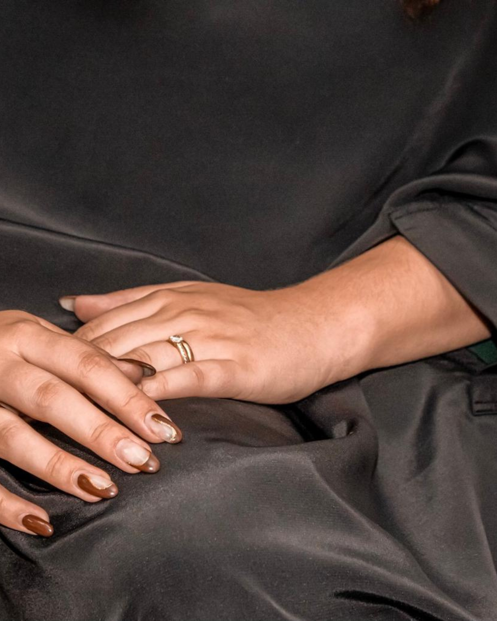 Penteador Tipo Seda Com Aberturas