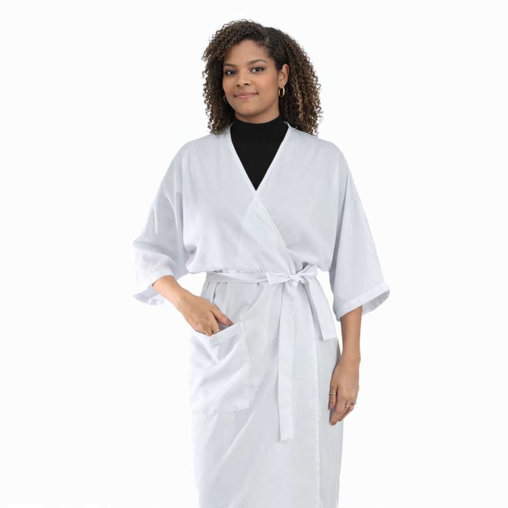 Bata de seda antimanchas para cliente